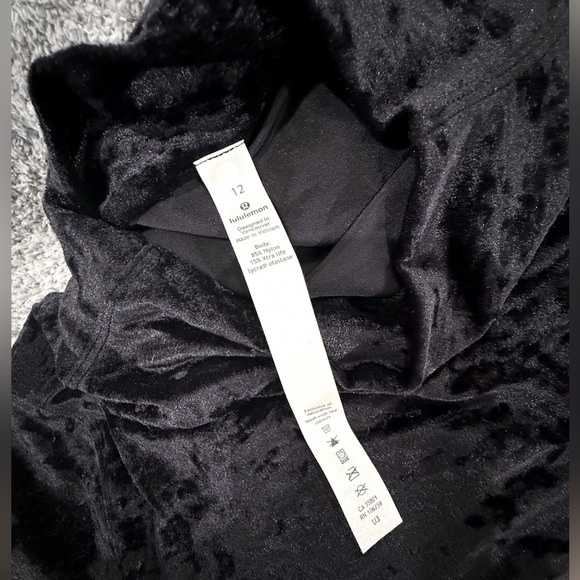 Lululemon All Aligned Mock Neck Crushed Velvet top Black special ed. sz. 12 NWT - Picture 8 of 13